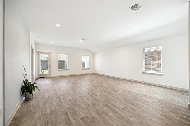 Building Photo - 8115 Brahman Ln