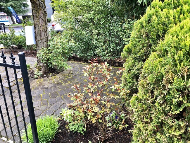 Foto del edificio - Charming duplex in SE Portland!!!! Close to Reed College!