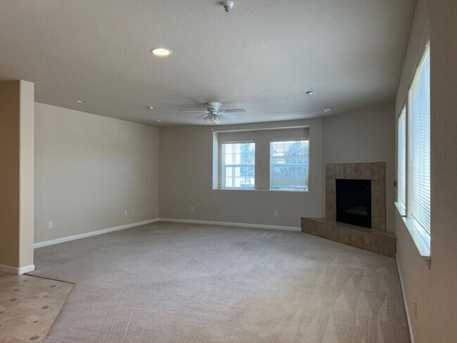 Building Photo - 2009 9th St