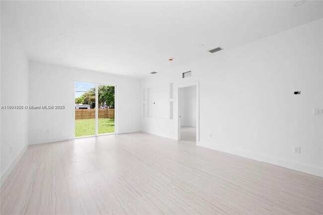 Foto del edificio - 10745 SW 217th Ave