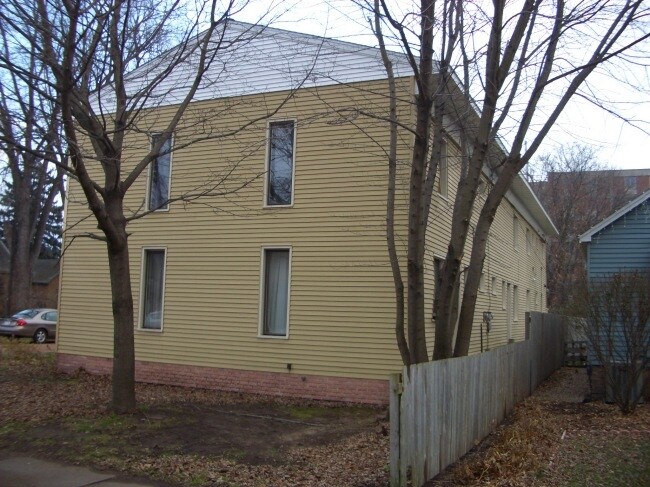 Foto del edificio - 1317-1323 Portage St