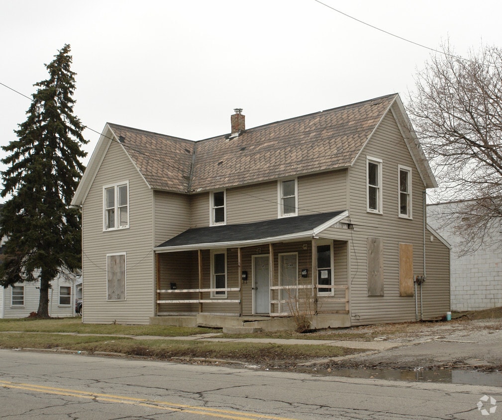 Primary Photo - 1525 Reid Ave