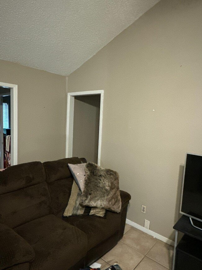 Building Photo - 5222 Valleyview Dr