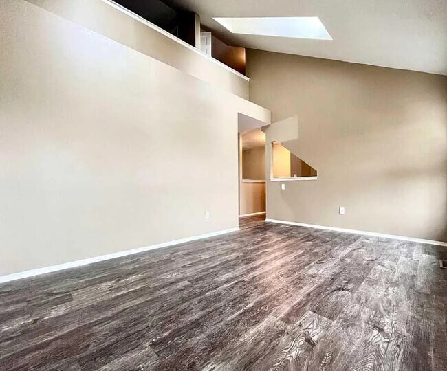 Foto del edificio - 15650 Stone Crossing Dr