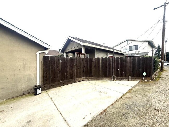 Building Photo - 61 Lambuth Ave