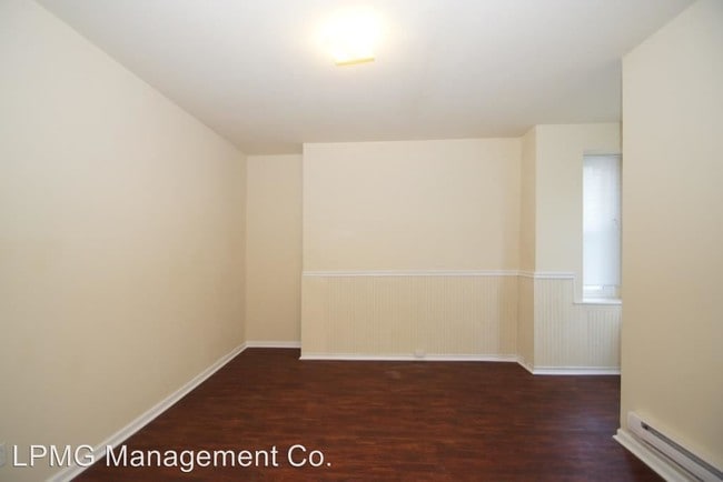 Building Photo - 710 E Chelten Ave
