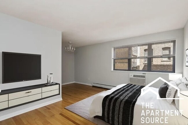 Photo - 510 W Briar Pl (Chicago, IL) Apartment