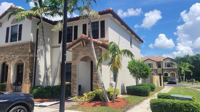 Foto del edificio - 3223 SE 4th Ct