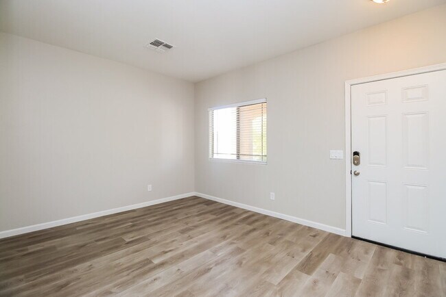 Foto del edificio - 1830 E Omega Dr