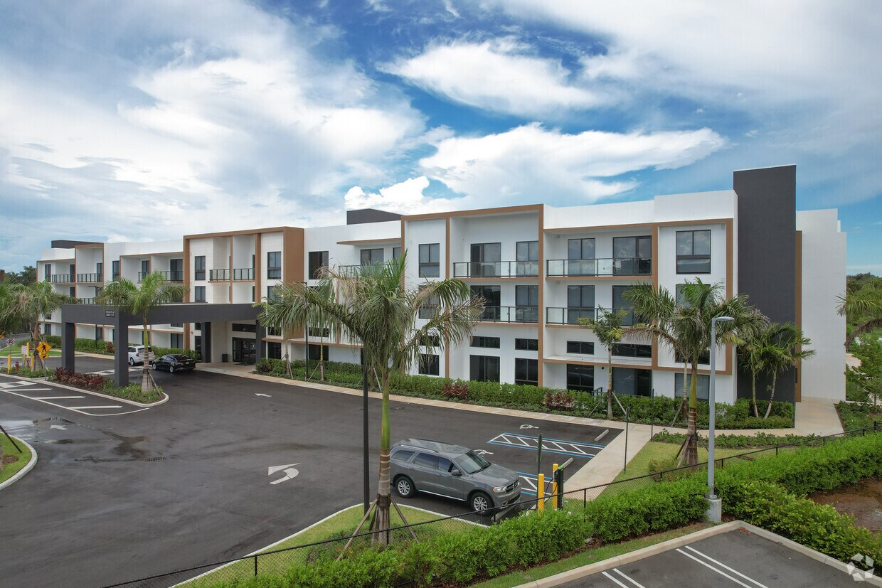 The Oasis At Coral Reef Apartments in Miami, FL