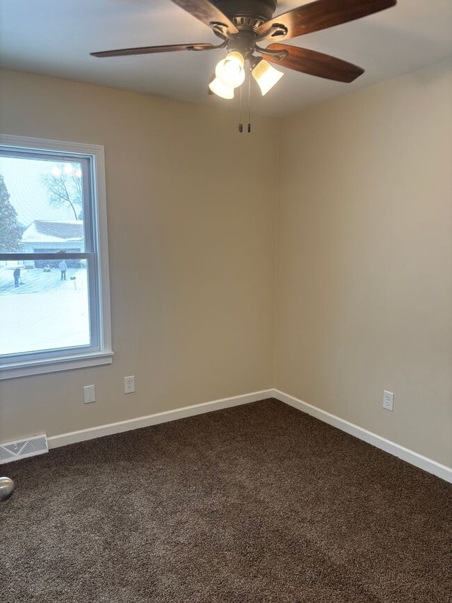 Foto del edificio - 3 Bedroom, 2 Bath Single Family Home in Clinton, IA