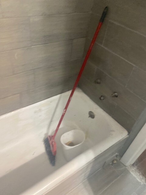 Bath Room - 7959 S Ellis Ave