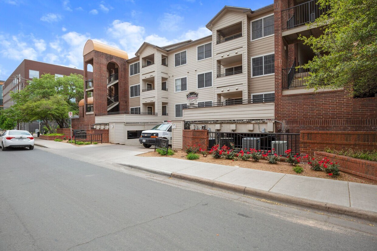 Building Photo - Centennial #109