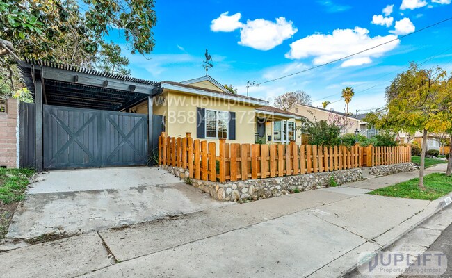 Building Photo - Charming 3-Bedroom Home with Bonus Living ...