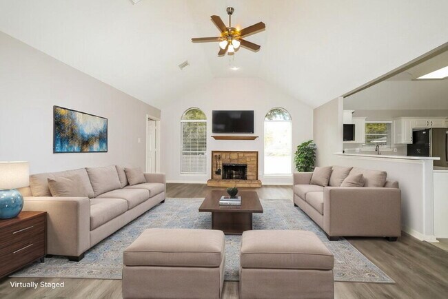 Foto del edificio - 626 Fantasy Ln