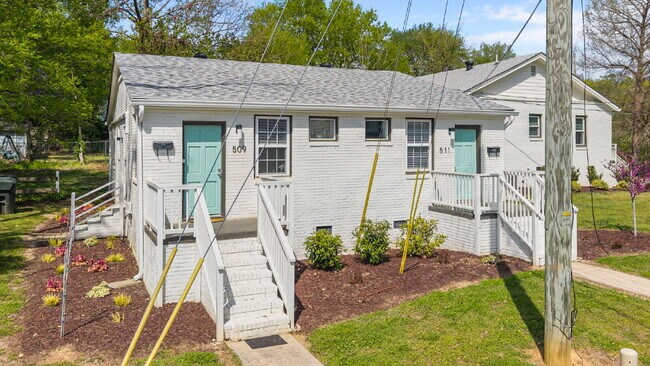 Foto del edificio - "Charming 1-Bed Gem at 509-511 Cape Ave, Raleigh – Your Cozy Retreat Awaits!"