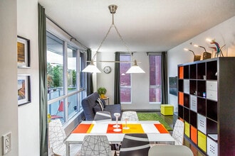 Building Photo - 4975 Rue Jean-Talon O