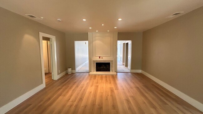 Building Photo - 534 Adam Ave
