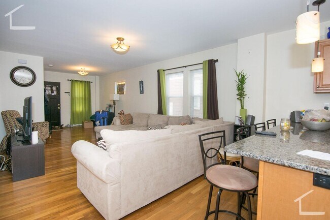 Photo - Nice 3 bed in Watertown Apartment
