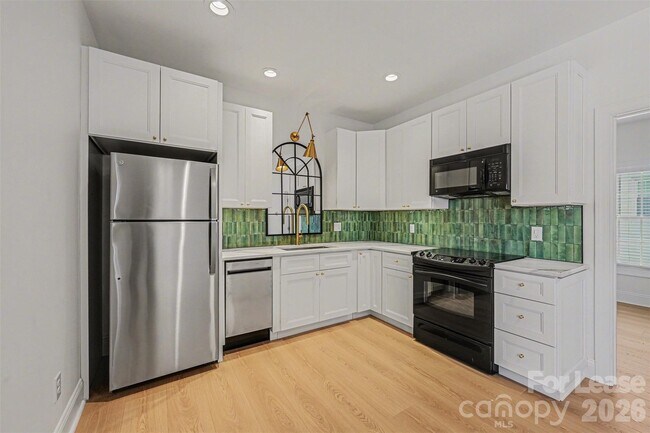 Foto del edificio - 140 Harper Lee St