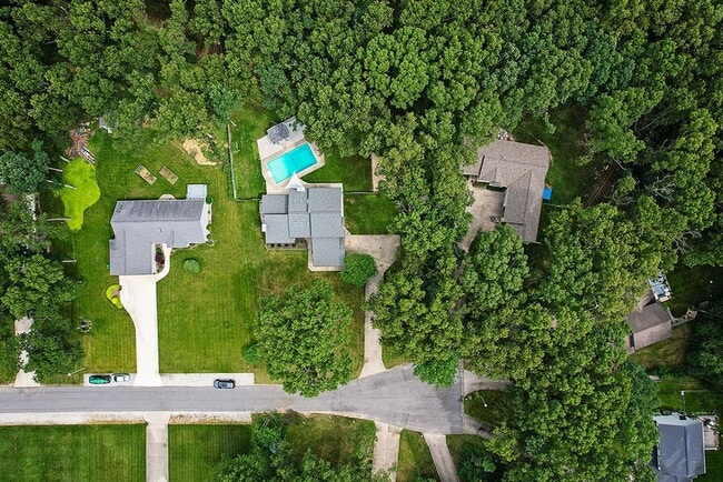Building Photo - 3306 N Riverwood Dr