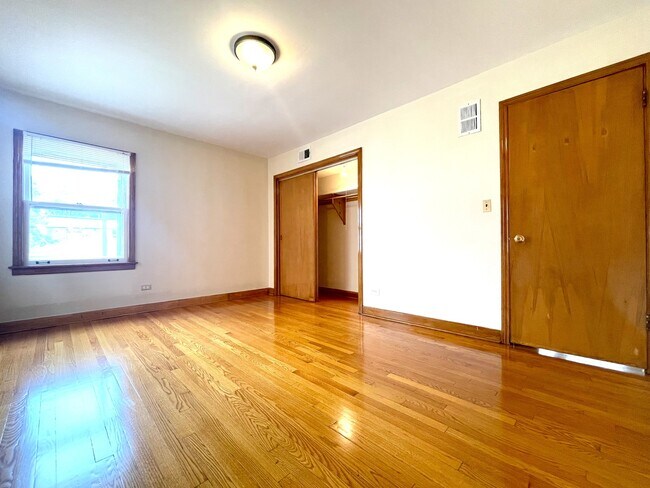 Foto del edificio - 5127 N Springfield Ave