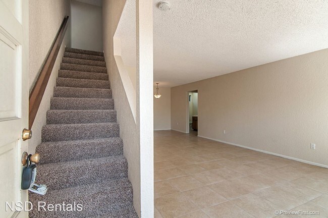 Building Photo - 158-158 Diana St