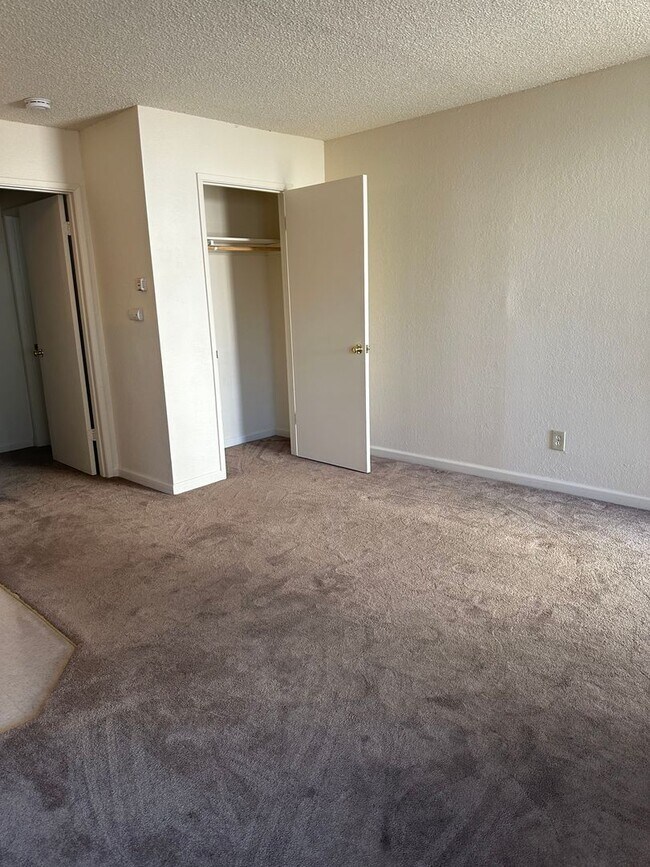 Building Photo - 1 Bedroom/1 bathroom in Suisun City!