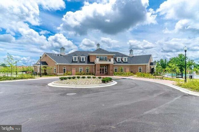 Foto del edificio - 9703 Tealbriar Dr