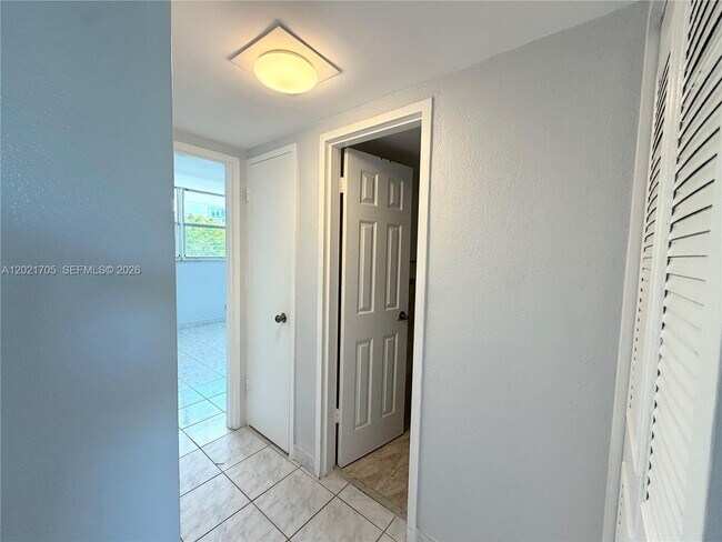Foto del edificio - 3660 NE 166th St