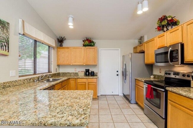 Building Photo - 4871 VISTA Pl