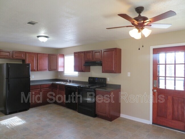 Building Photo - 413 Lindenhurst Dr