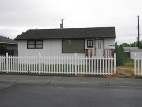Building Photo - 1008 W Kristine St