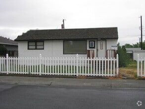 Building Photo - 1008 W Kristine St
