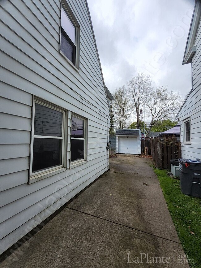 Building Photo - Beautiful 3 Bedroom Home for Rent