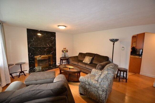 Foto del edificio - 1247 Trapelo Rd