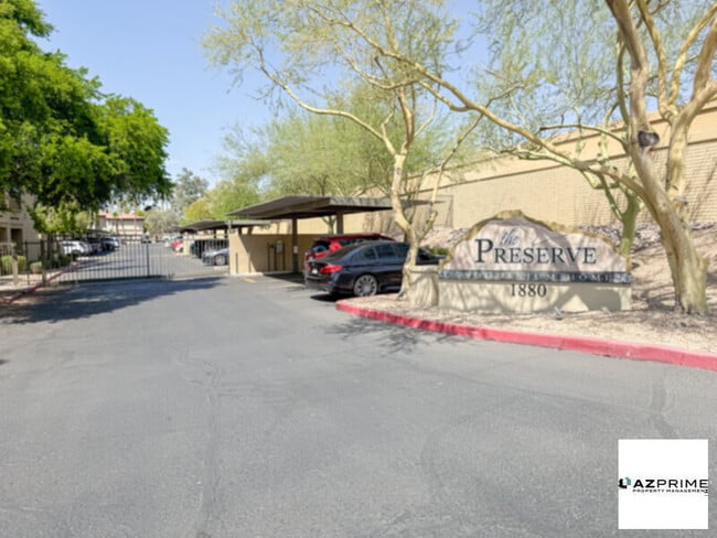 Building Photo - Nestled at the Base of Phoenixs Scenic Hil...