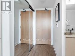 Photo du bâtiment - 11 Wellesley St W