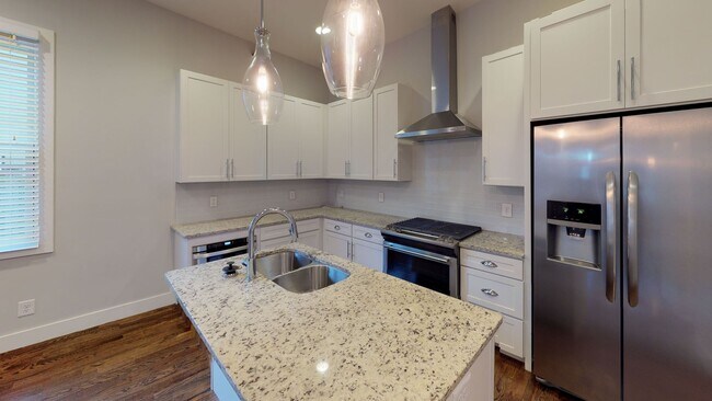Building Photo - Beautiful East Nashville Bungalow