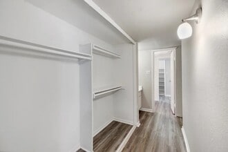 Building Photo - 11715 S Glen Dr