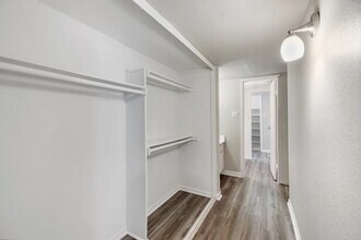 Building Photo - 11715 S Glen Dr