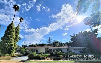 Building Photo - 4121 Hayvenhurst Dr