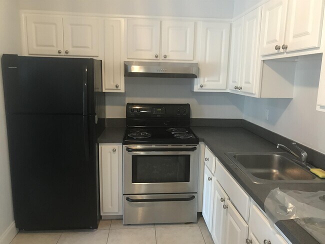 Foto del edificio - 492 Banyon Tree Cir