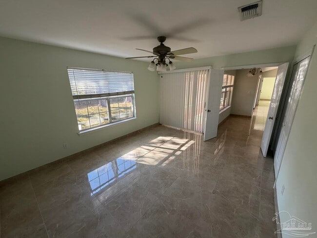 Building Photo - 10 Arapaho Dr