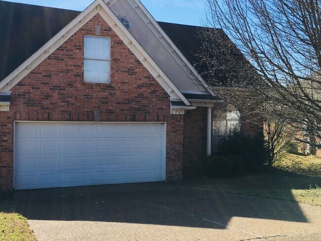 Building Photo - 4br/2.5ba 2 story home with spacious kitch...