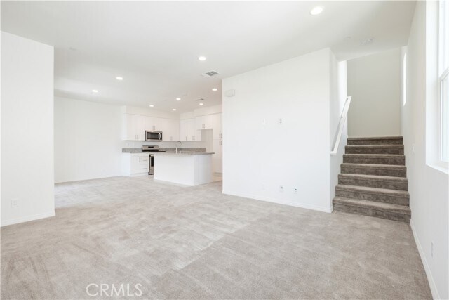 Building Photo - 634 S District Way