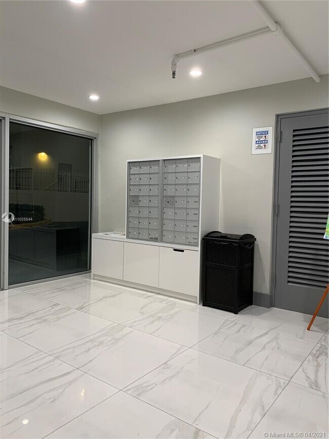 Foto del edificio - 395 NE 21st St
