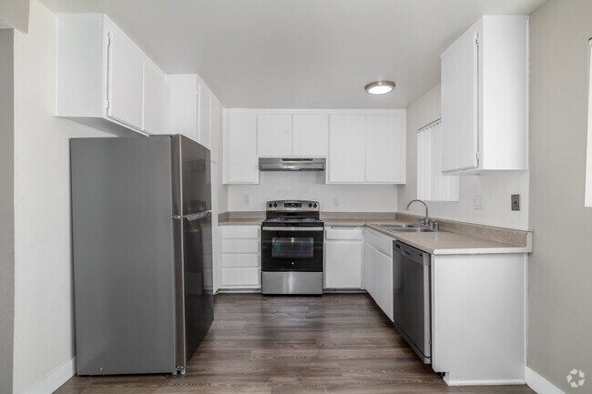 2 habitaciones, 2 baños - 1000 pies cuadrados - Cocina - 910 Enterprise Ave.