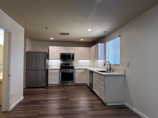 Foto del edificio - Nestled in a Quiet Community Of Palmdale