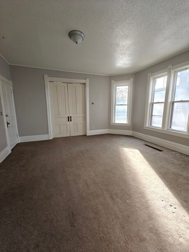 Sala de estar - 218 E Rose St